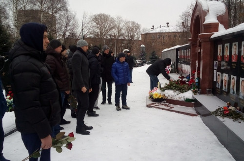 Это уже традиция. «Металлург» посетил мемориальный комплекс погибшей команды «Локомотив»