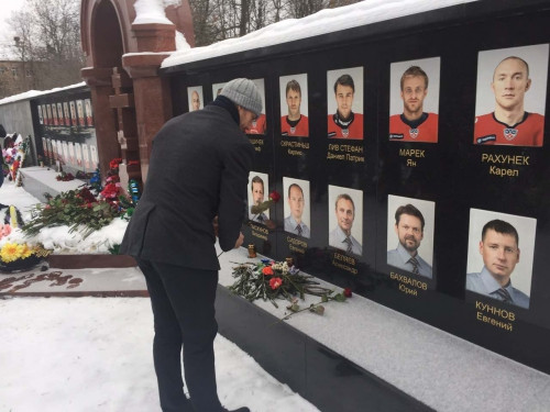 Это уже традиция. «Металлург» посетил мемориальный комплекс погибшей команды «Локомотив»