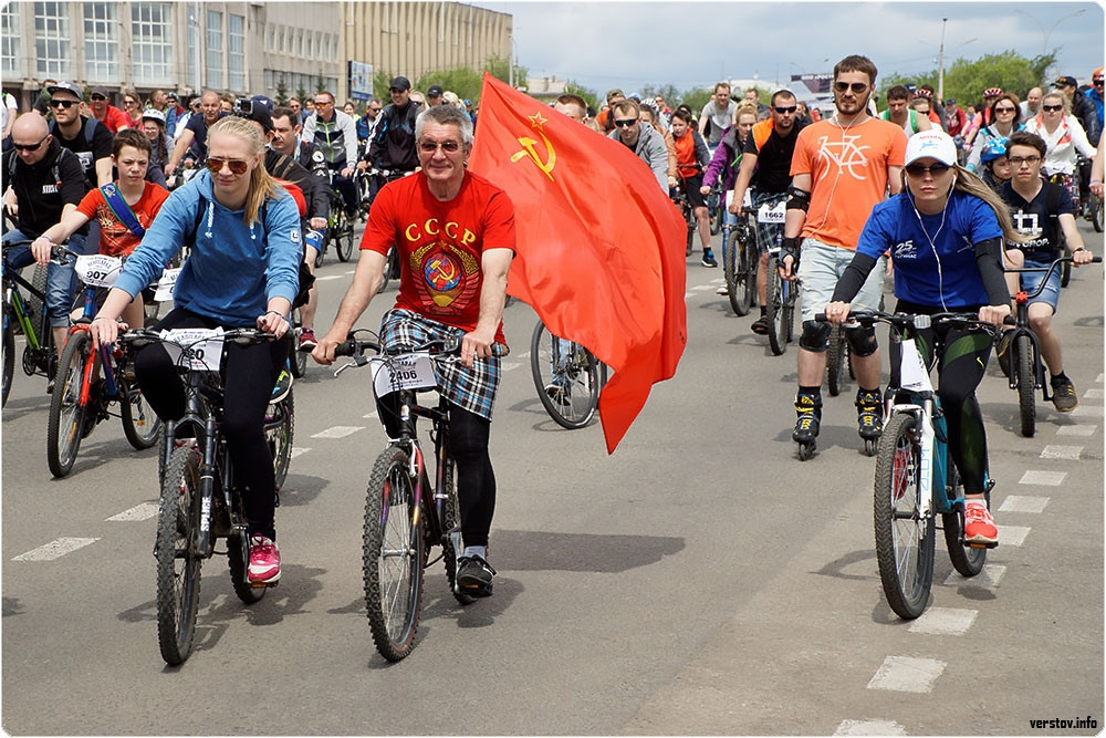 Около 3000