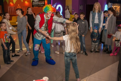 1 июня «Мягкий кинотеатр» совместно с детским парком развлечений «Мегалэнд» устроил праздник для детей