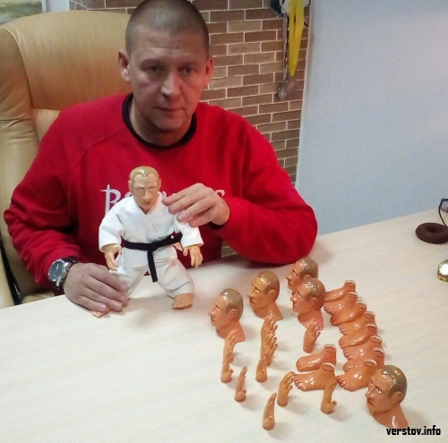 К Путину с Кадыровым добавился Мозякин. Магнитогорский умелец пополняет коллекцию экспонатов