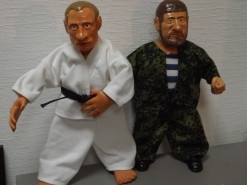 К Путину с Кадыровым добавился Мозякин. Магнитогорский умелец пополняет коллекцию экспонатов