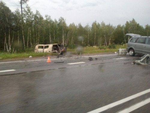 «Скорая» сгорела. Водитель из Магнитки на трассе протаранил неотложку