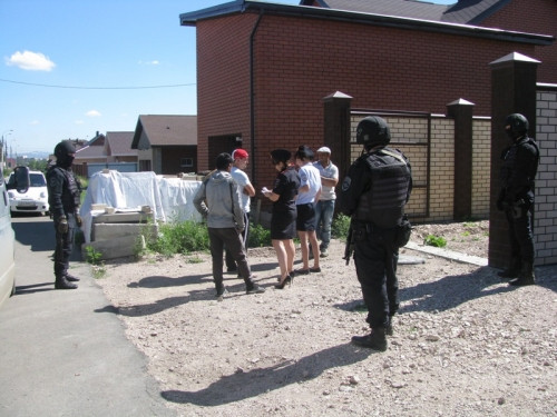 ОМОН помогал. Полицейские прошлись по стройкам в поисках мигрантов-нарушителей