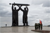 Танкисты принимают поздравления. В Магнитогорске раскрыли «страшную военную тайну»