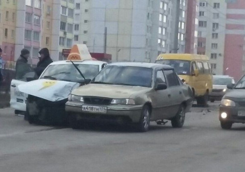 Аварийное утро. Водитель «Яндекс.Такси» протаранил четыре автомобиля