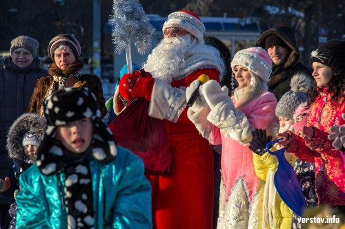 Чем бы заняться? В Магнитогорске на новогодних каникулах сходить можно хоть на каток, хоть в театр