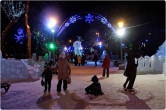 «Елка переехала!» Главная новогодняя красавица сквера на Металлургов «сменила прописку»