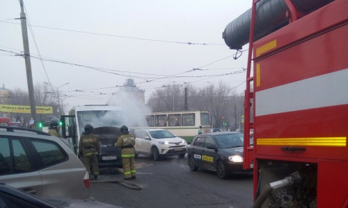 Два пожара в пятницу. В Магнитогорске горели маршрутка и будка сторожа