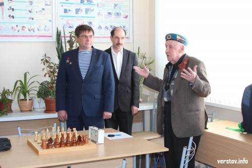 Необычное двоеборье. Ветераны и молодежь сразились в «Боевые шахматы»