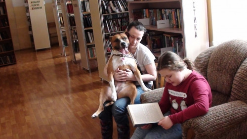 Чтение и «Маленькая жизнь». Четвероногие друзья в библиотеке становятся самыми благодарными слушателями