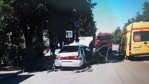 Жуткое ДТП на перекрестке Чапаева — Металлургов. После удара водитель вылетел из машины
