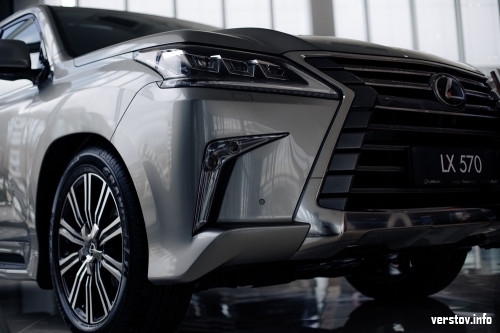 «Премиум» среди «Премиумов». Салон Lexus доверил Верстову свою топовую модель