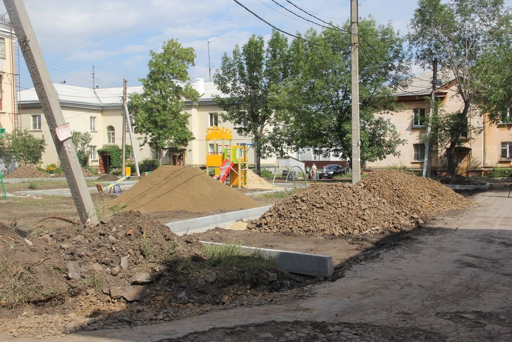 Магнитогорск дворы. Благоустройство магнитогорских дворов. Плохое благоустройство магнитогорских дворов. 51 На дворе.
