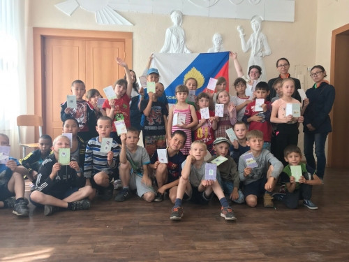 Солнечная открытка. Команда проекта «ТеплоРук» посетила детей в лагере и провела мастер-класс