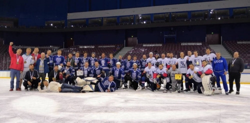 Топоры на лёд! В Магнитогорске прошел традиционный хоккейный турнир среди любительских команд