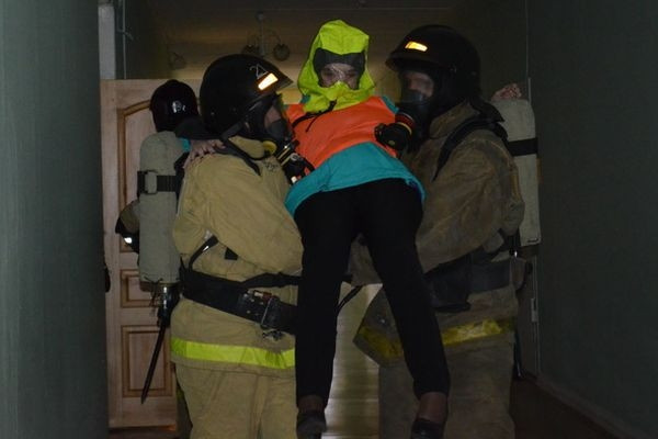 учебная тревога в школе 68 хабаровска. позорная тревога в школе. пожарная тревога в лифте. пожар в школе эвакуация. пожарная тревога алмазова.