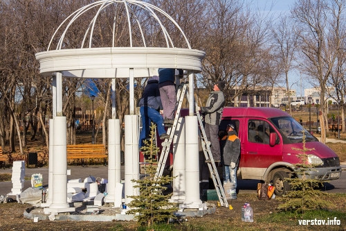 Цена вопроса – 8,4 млн рублей. В парке у Вечного огня начали монтаж самой дорогой детской площадки Магнитогорска