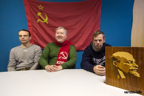 Очень скромно и без митинга. Магнитогорские коммунисты годовщину революции отметили в местном штабе Навального