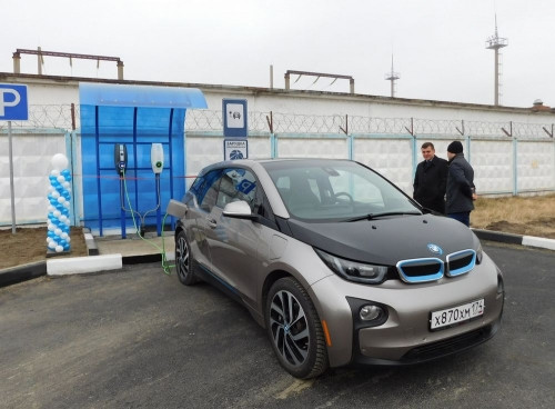На Южном Урале открыли третью зарядную станцию для электромобилей. Следующая появится на трассе Магнитогорск - Челябинск