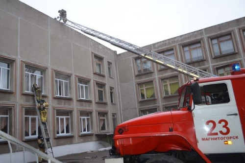 В Магнитогорске из-за пожарной тревоги эвакуировали 220 школьников. Оказалось, что это учения