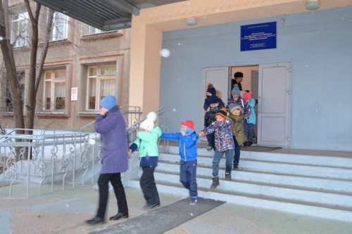 В Магнитогорске из-за пожарной тревоги эвакуировали 220 школьников. Оказалось, что это учения