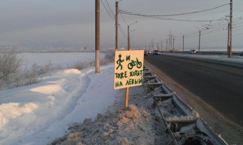 «Не нужно магнитогорцам на левый!» Житель города пожаловался на заваленные снегом пешеходные дорожки на Казачьей переправе