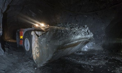 Экскурсия под землей. На глубине 400 метров студентов МГТУ поводили по тоннелям рудника