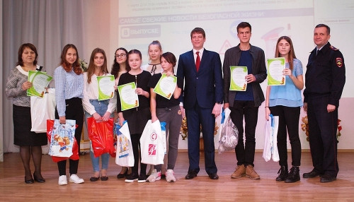 Отметили более 100 школьников. В Магнитогорске подвели итоги конкурсов «Зеленая волна» и «Дорога и дети»