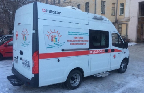 Подарок к юбилею. Детская больница Магнитогорска получила машину для паллиативной службы
