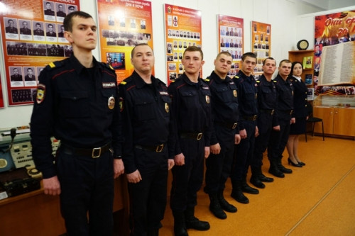 Поклялись уважать и защищать права граждан. В Магнитогорске 15 полицейских дали присягу