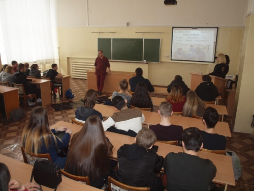 Краш-курс помогает достучаться до молодежи. Студентам рассказали и показали, к чему может привести нарушение ПДД Краш-курс помогает достучаться до молодежи. Студентам рассказали и показали, к чему может привести нарушение ПДД
