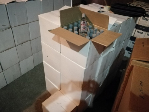 Собственников товара ищут. Полицейские изъяли почти семь тысяч бутылок «левого» алкоголя