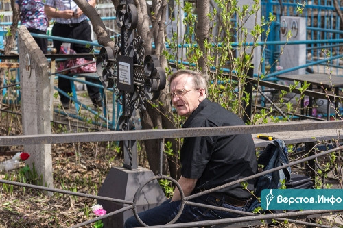 На городских кладбищах сегодня многолюдно. Магнитогорцы поминают усопших