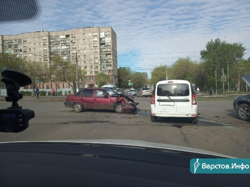 Пострадали пассажиры. На перекресте Маркса – Сталеваров столкнулись два автомобиля