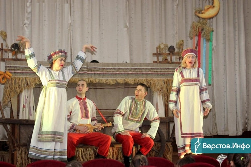 Сказка для больших и маленьких. Магнитогорский театр куклы и актера «Буратино» побывал с гастролями в Варненском районе