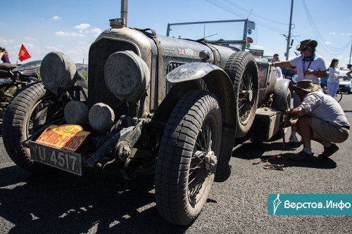 Самому старому автомобилю – 112 лет! В Магнитогорске остановились участники ретро-ралли «Пекин – Париж»