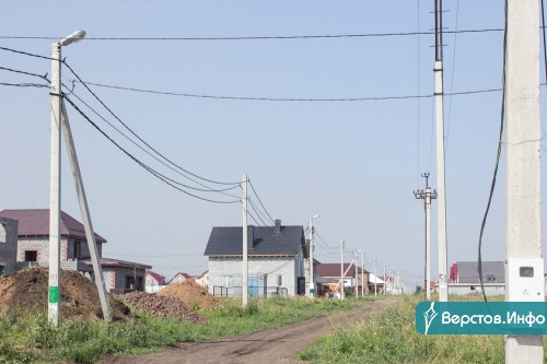 70% готово! Специалисты «Горэлектросети» заканчивают монтаж уличного освещения в посёлке Западный-2