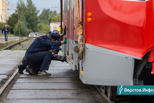 В Магнитогорск привезли еще два новых трамвайных вагона. К концу 2019-го года их будет 16