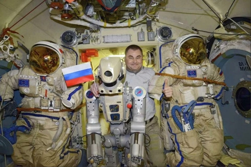 «Может, по ней молотком стукнуть?» Космонавты на МКС с трудом включили «Федора» «Может, по ней молотком стукнуть?» Космонавты на МКС с трудом включили «Федора»