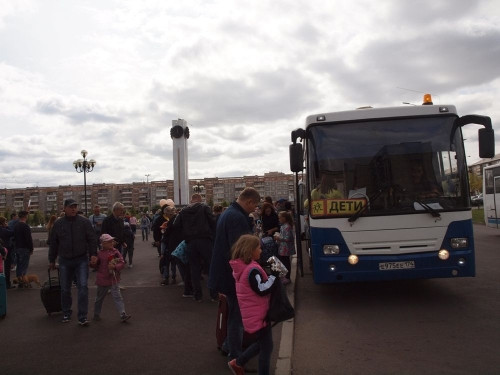 Колонны автобусов. Сотрудники ГИБДД города обеспечили безопасность передвижения более 20 тысяч детей