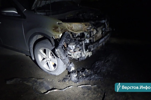Ущерб в полмиллиона рублей! Во дворе на Тевосяна загорелись два автомобиля