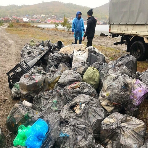 Собрали пять тонн мусора! Магнитогорские активисты очистили берега двух озер и реки Урал Собрали пять тонн мусора! Магнитогорские активисты очистили берега двух озер и реки Урал