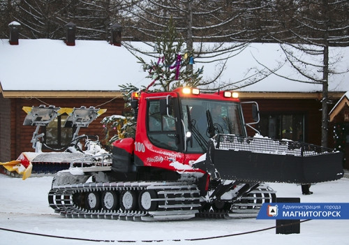 За лыжню в экопарке теперь будет отвечать новенький ратрак. Он обошелся бюджету города в 16 млн рублей