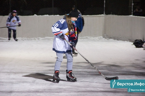 114-ый микрорайон — снова на коньках! «Водоканал» порадовал мальчишек и девчонок прекрасным льдом