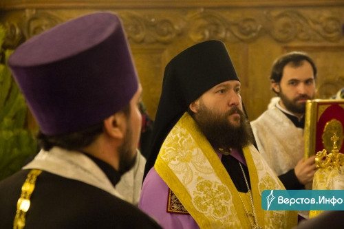 С новым епископом. В Магнитогорске верующие встретили Рождество