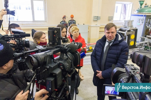 Производство в миниатюре. В День российской печати в МГТУ устроили пресс-тур для журналистов