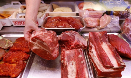 Где мясо подешевле? Свинина за 300 рублей продается в ТЦ «МОСТ-2»
