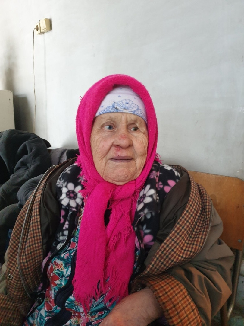 Бабушка отсосала в машине