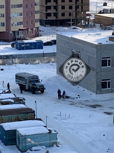 В Магнитогорске сотрудники ОМОНа оцепили строящуюся школу. Правоохранители рассказали почему